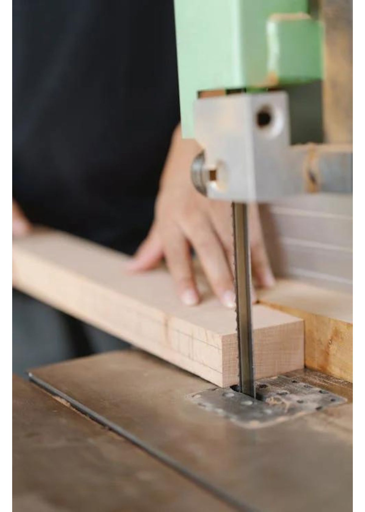 The Best Benchtop Band Saws Reviewed Which One is Right for You?